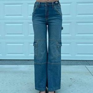 hollister • medium wash wide leg cargo jeans